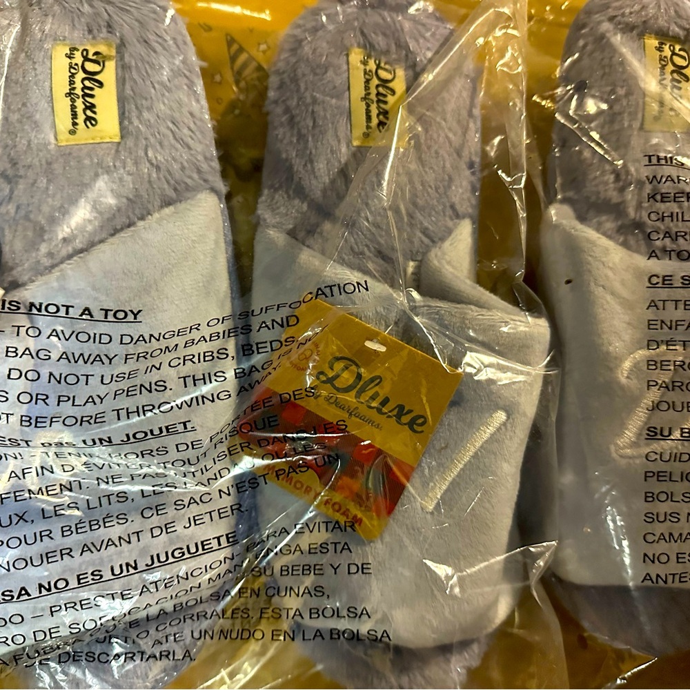 Dluxe dearfoam memory bed slippers size large nwt. "I Do".
